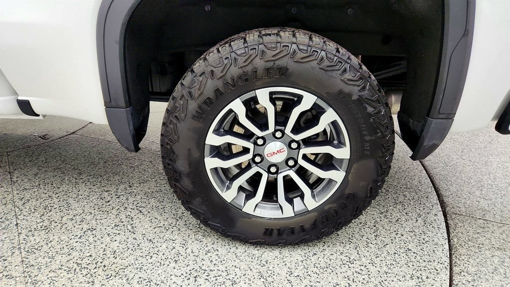 Used 2023 GMC Sierra 1500 AT4 w/ Technology Package AWD/4WD image 9