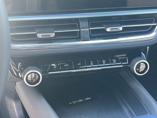 Used 2025 Chevrolet Equinox EV LT w/ Convenience Package image 17