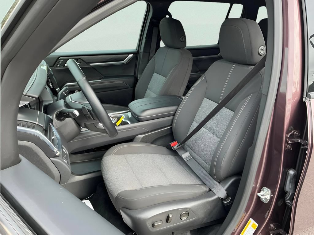 Used 2025 GMC Acadia Elevation FWD image 30