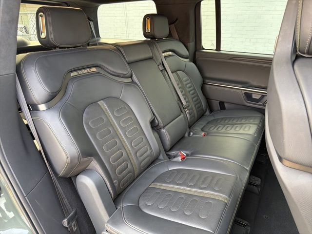 Used 2022 Rivian R1S Launch Edition image 11