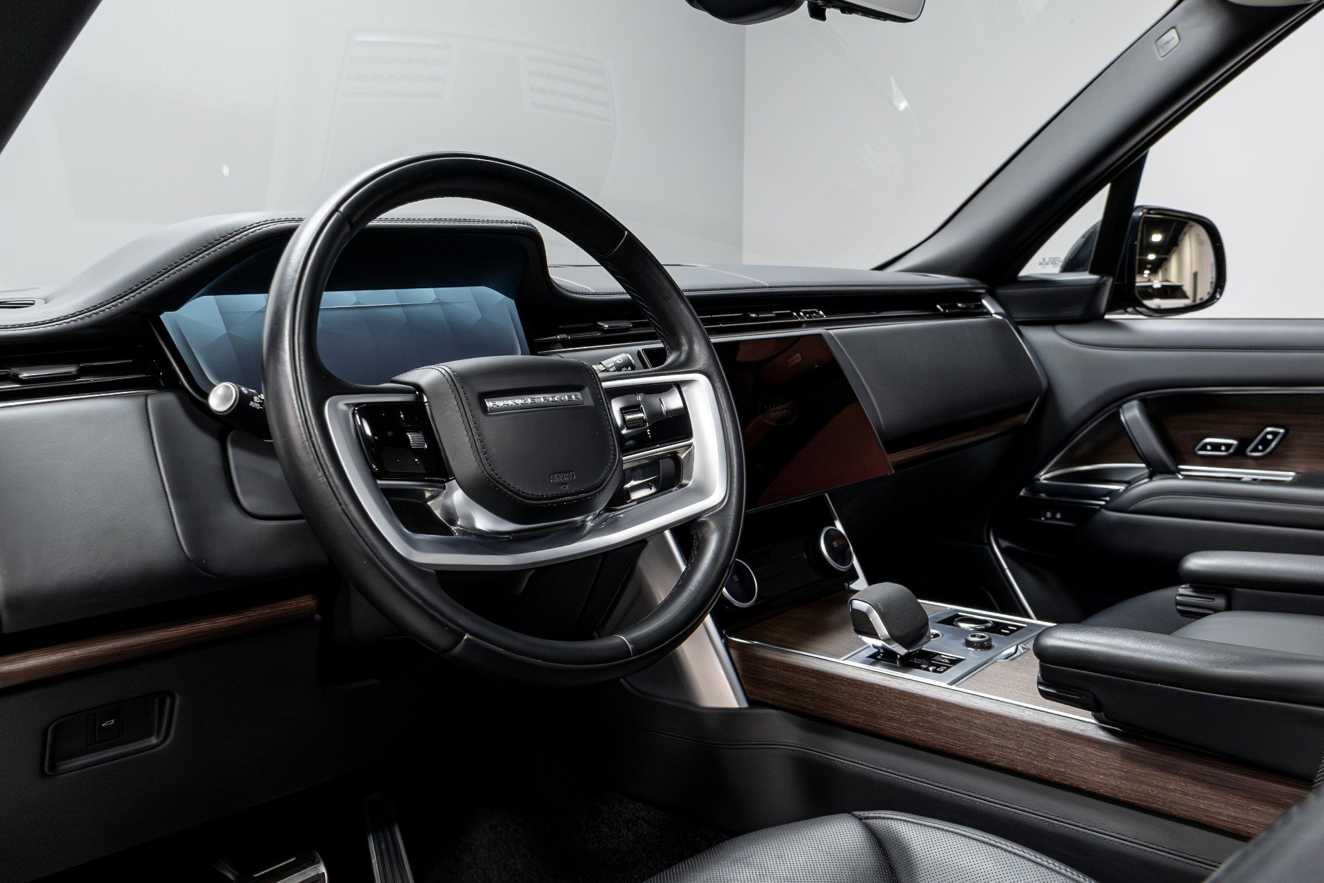 Used 2023 Land Rover Range Rover Autobiography image 7