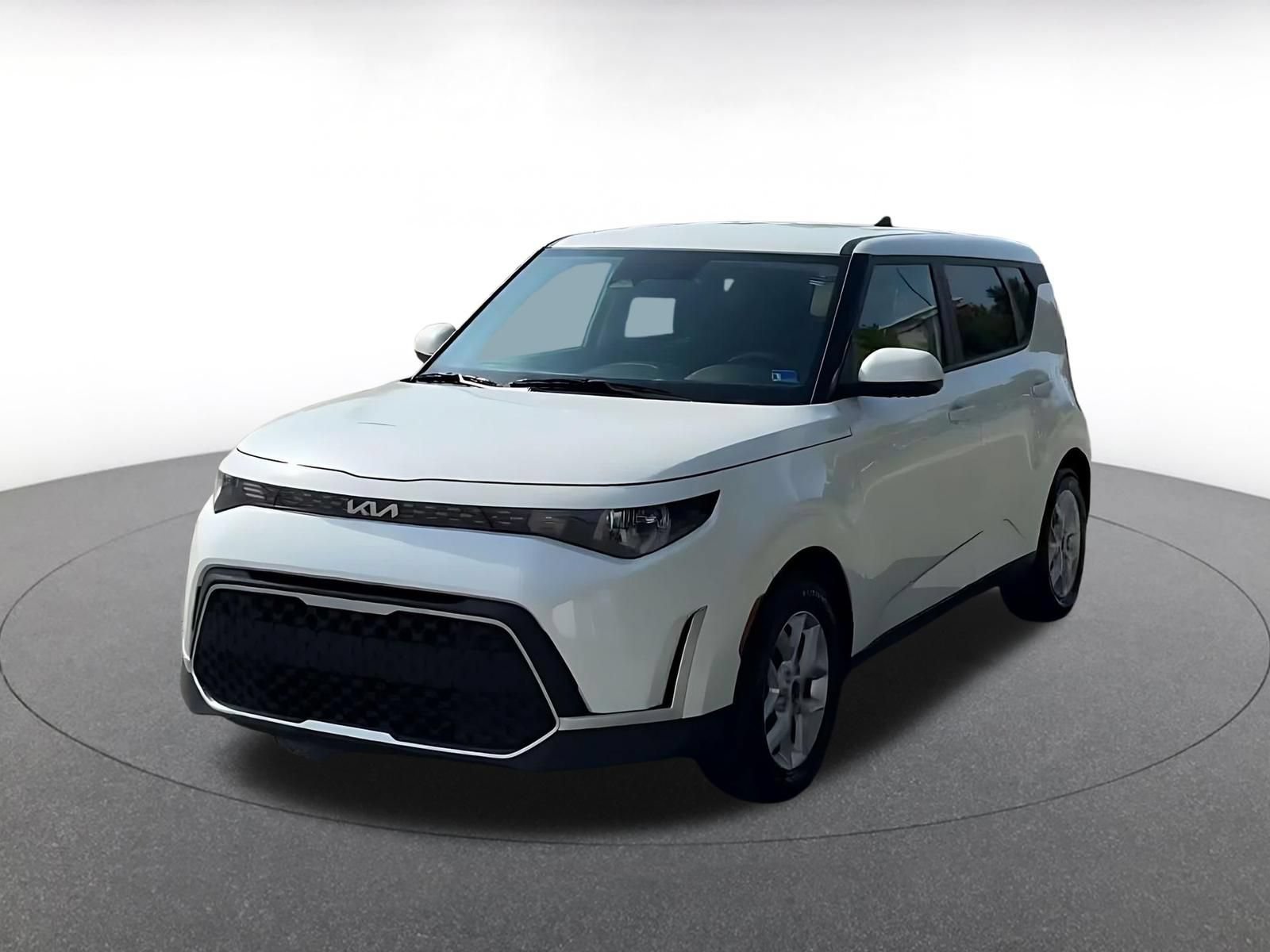 Used 2025 Kia Soul LX w/ LX Technology Package FWD image 5