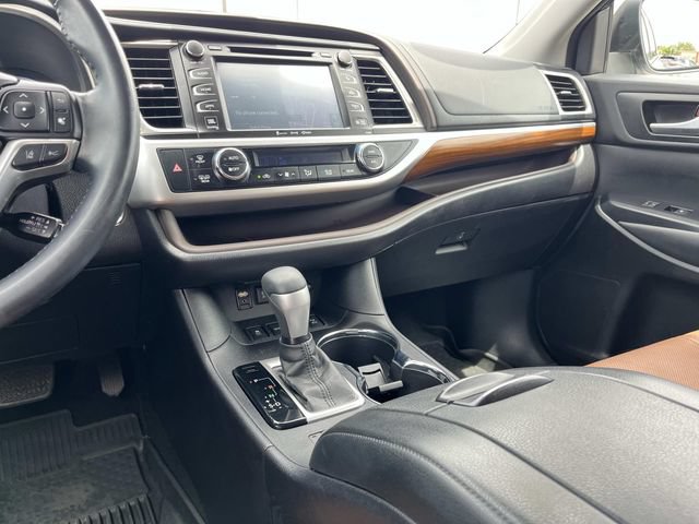 Used 2018 Toyota Highlander Limited w/ Protection Package #3 AWD/4WD image 15