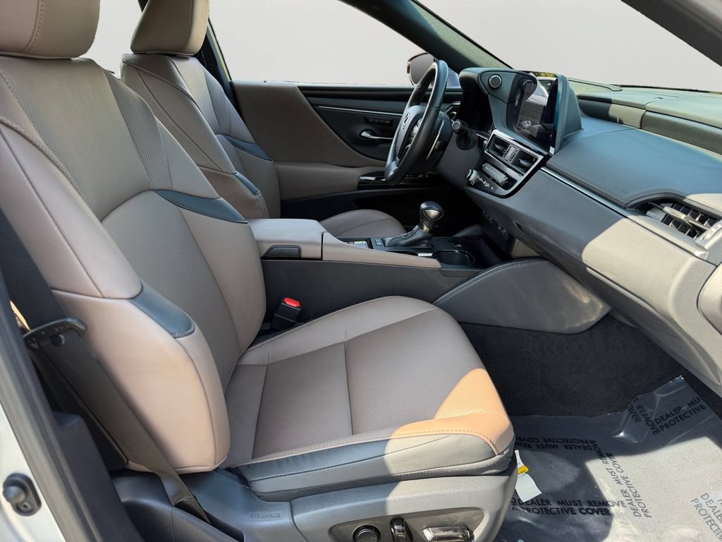 Certified 2025 Lexus ES 300h w/ Premium Package FWD image 9
