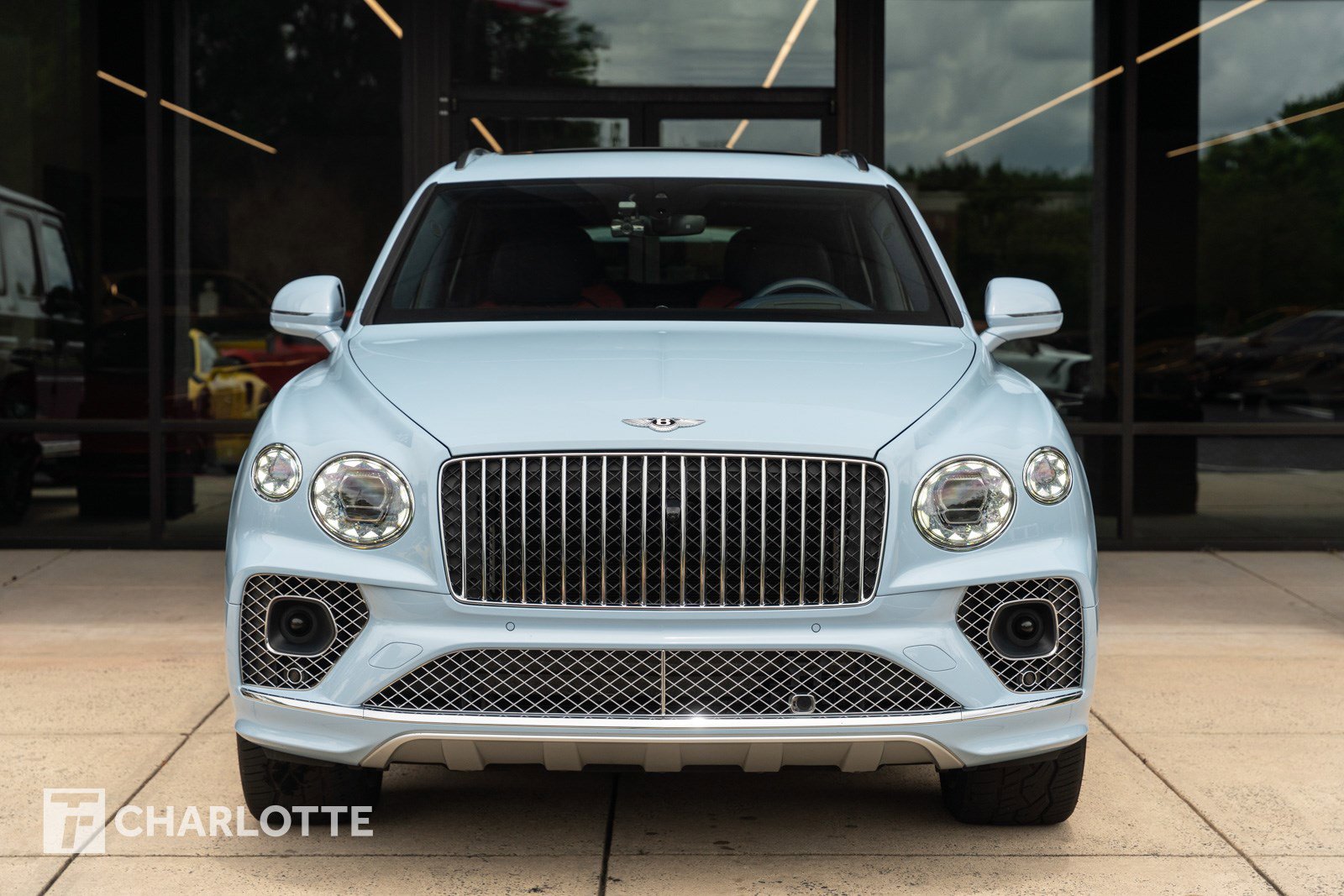 Used 2023 Bentley Bentayga Extended Wheelbase image 4