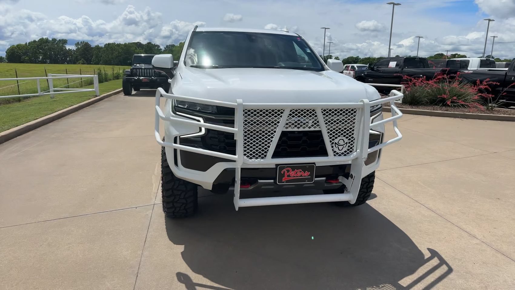 Used 2021 Chevrolet Tahoe Z71 w/ Luxury Package AWD/4WD image 2