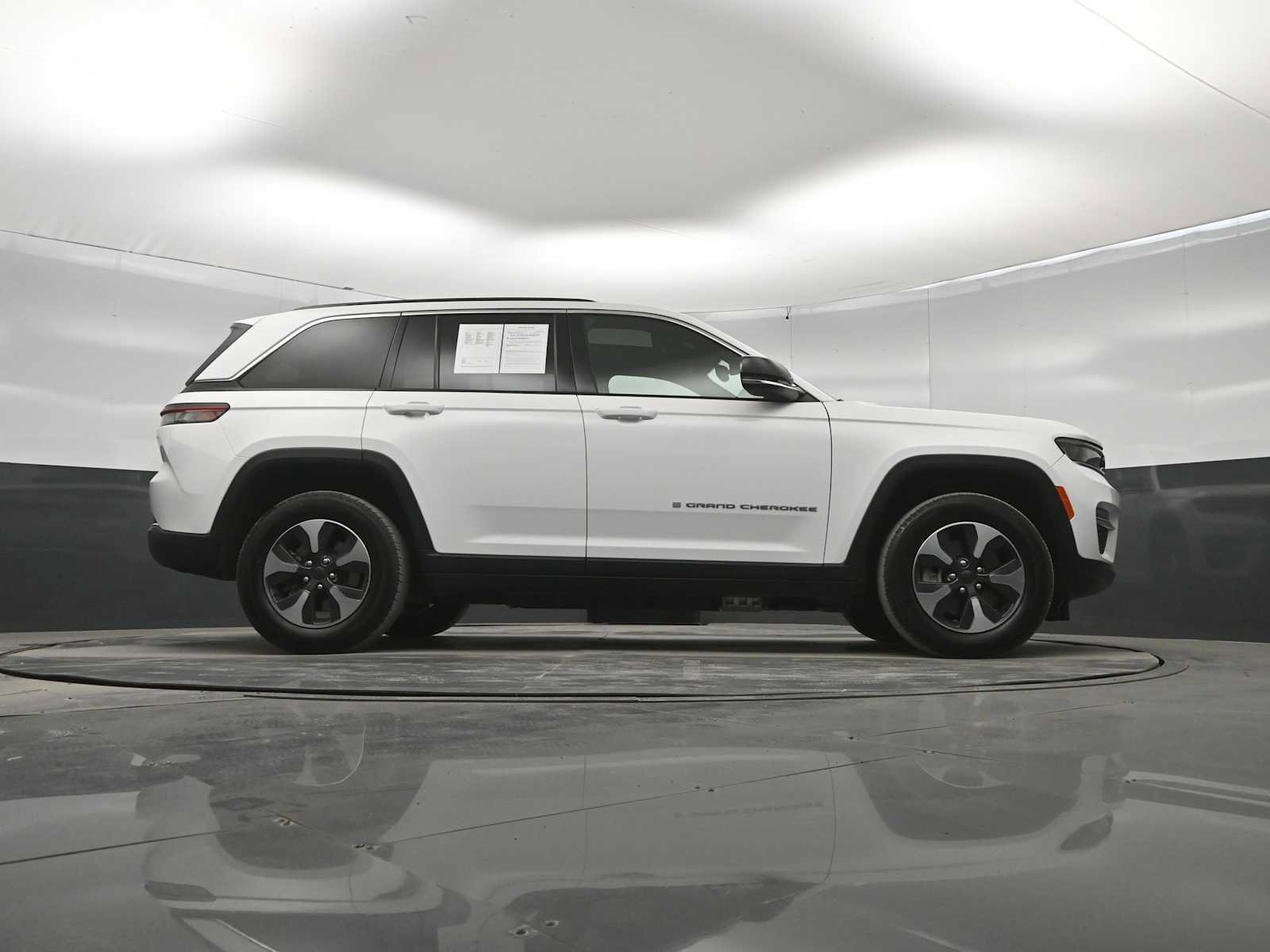 Used 2024 Jeep Grand Cherokee Limited 4xe AWD/4WD image 39