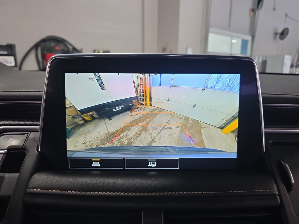 Used 2021 GMC Yukon XL AT4 image 24