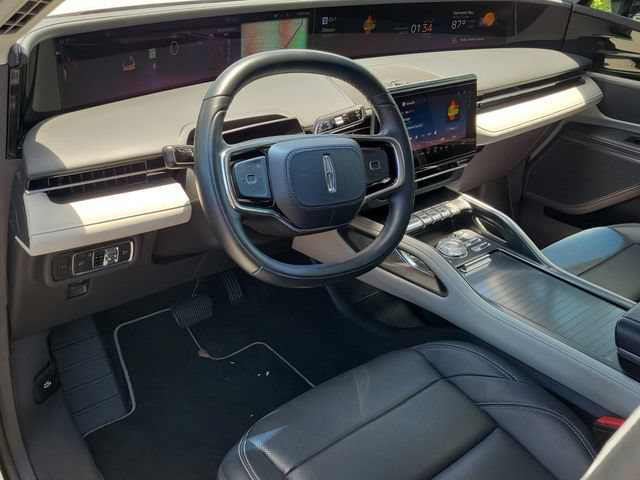 Used 2024 Lincoln Nautilus Premier AWD/4WD image 7