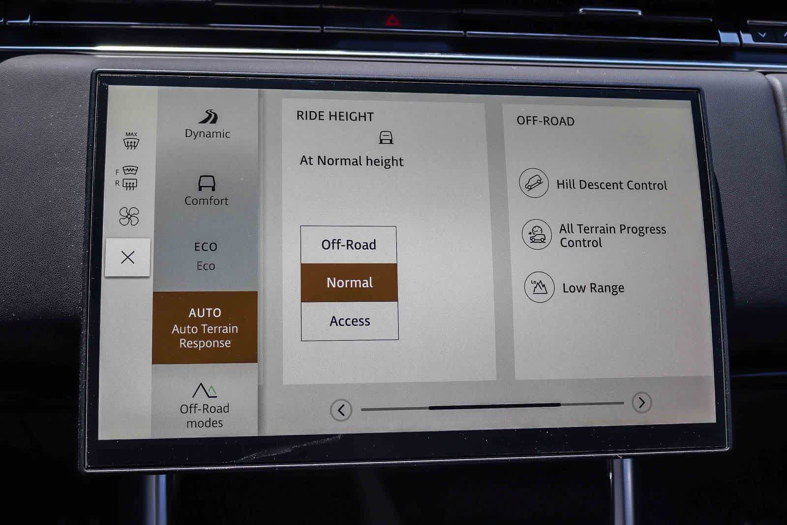 New 2026 Land Rover Range Rover Long Wheelbase SE AWD/4WD image 24