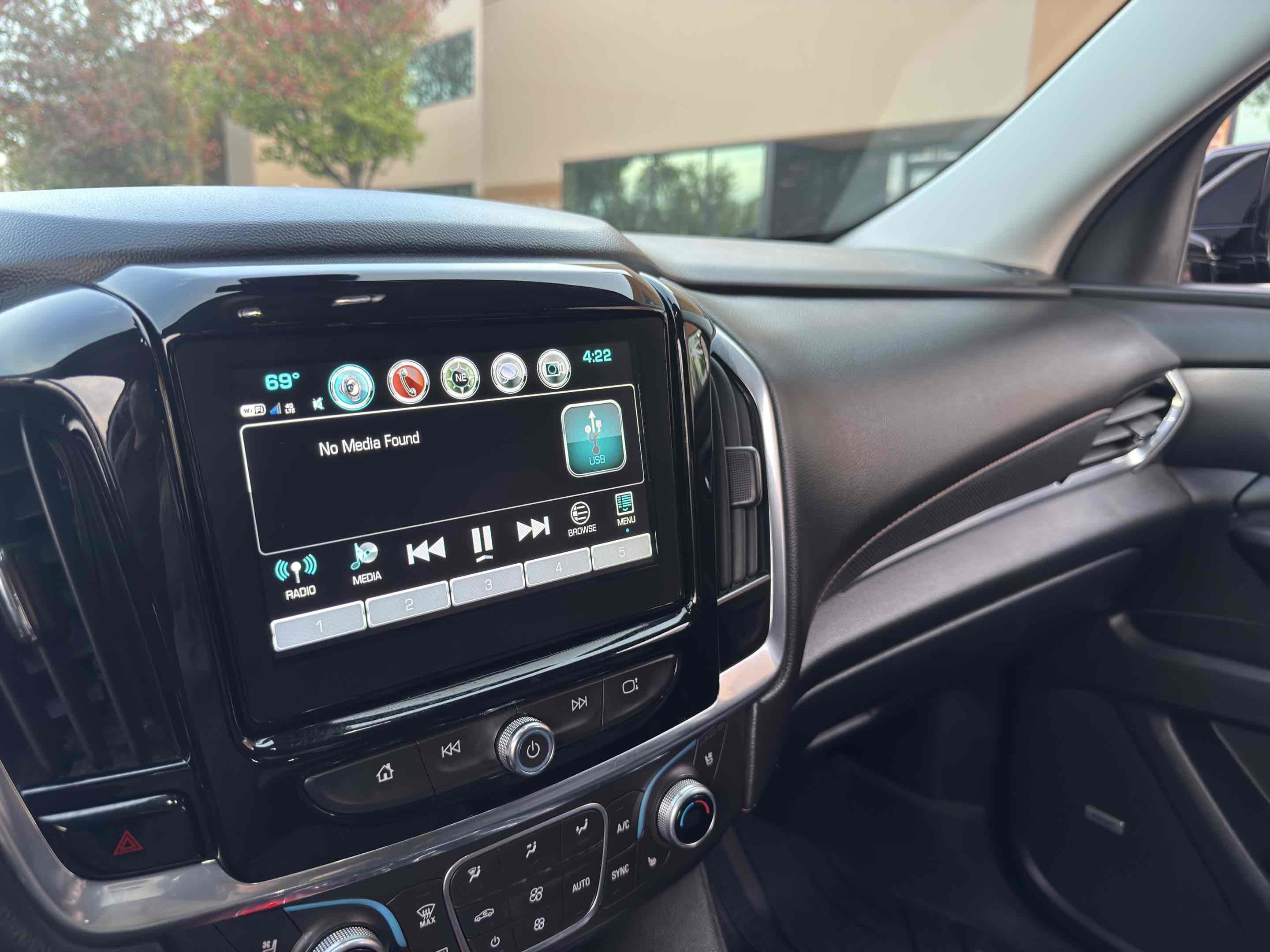 Used 2018 Chevrolet Traverse Premier w/ LPO, Black Accent Package image 39