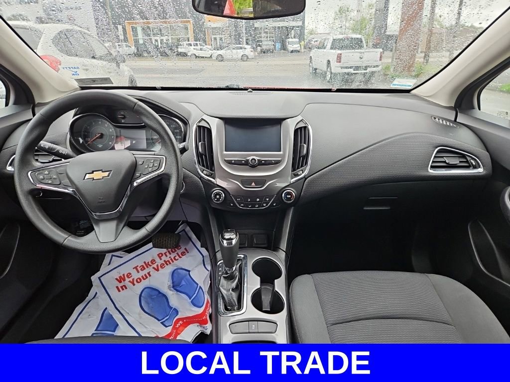 Used 2017 Chevrolet Cruze LT w/ Convenience Package FWD image 10