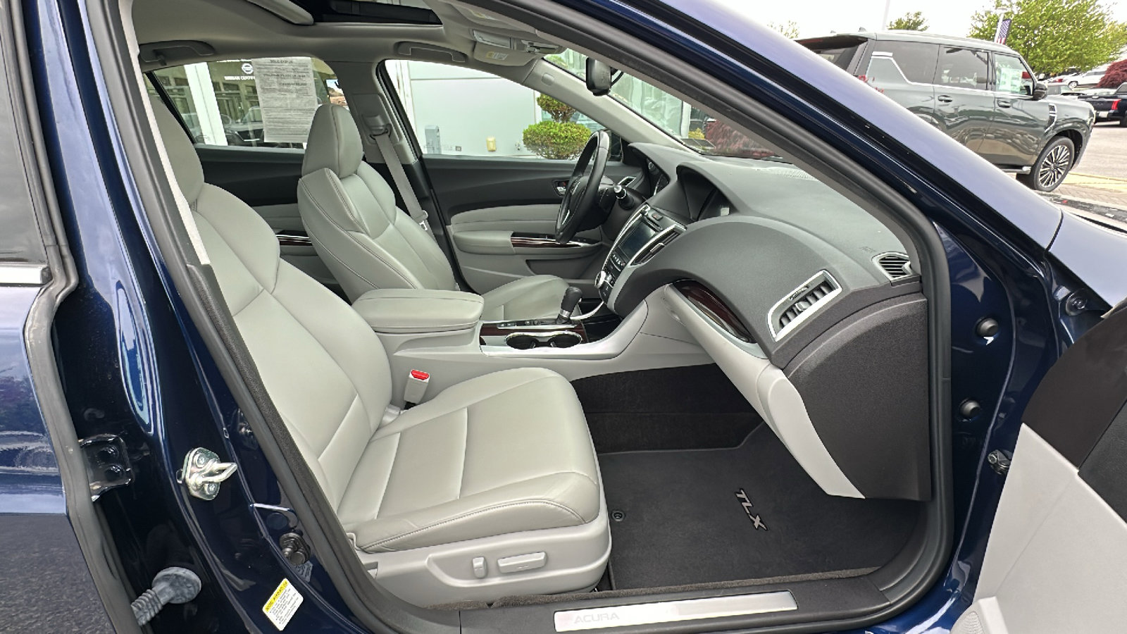 Used 2017 Acura TLX FWD image 23