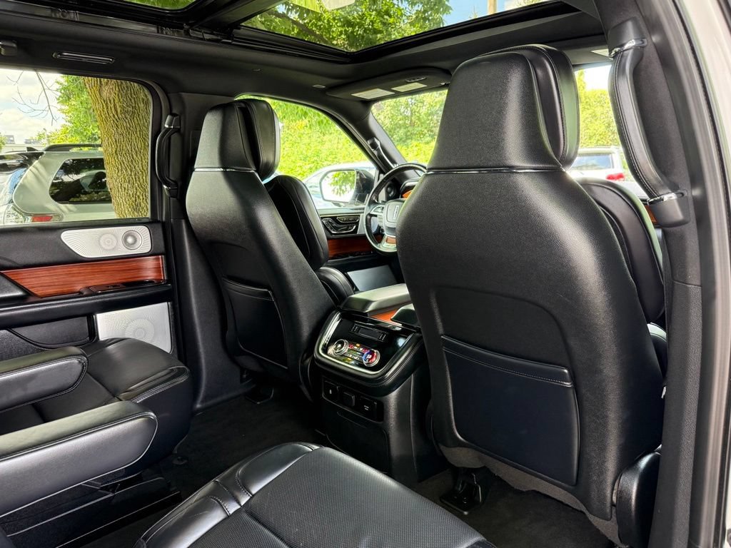 Used 2019 Lincoln Navigator L Reserve AWD/4WD image 17