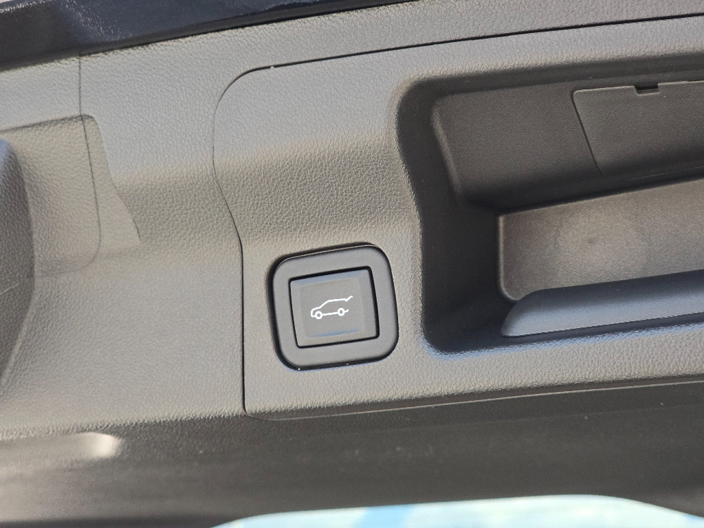 Used 2023 GMC Acadia Denali w/ Denali Technology Package FWD image 13