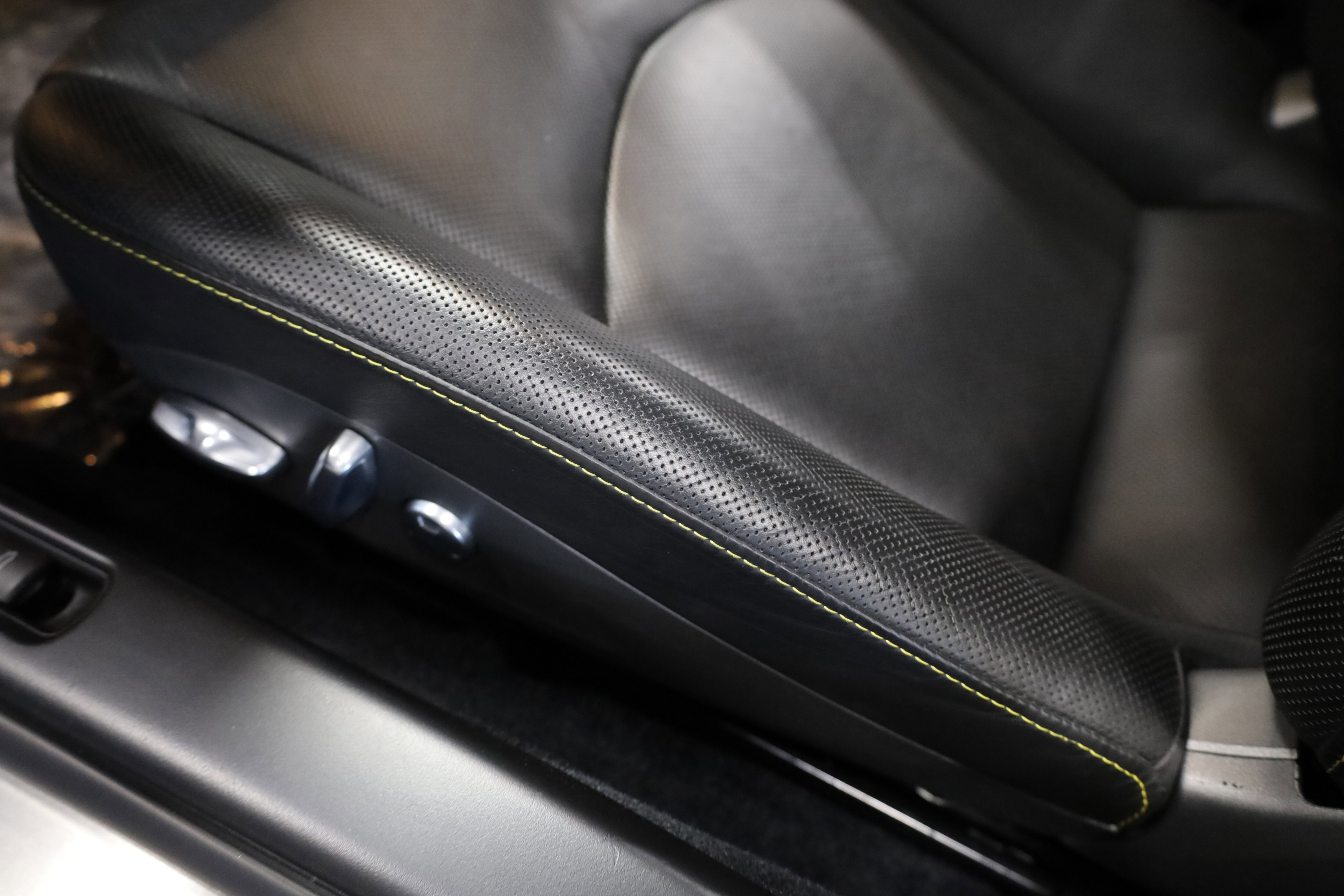 Used 2011 Porsche 911 Turbo image 18