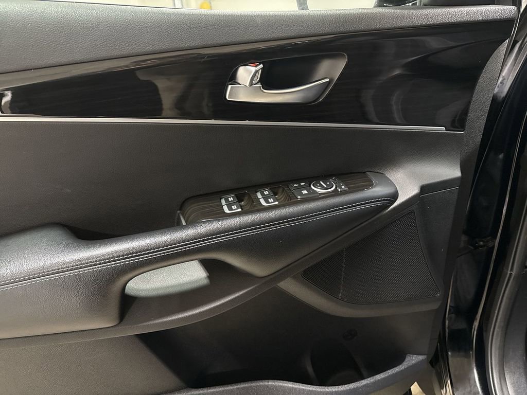 Used 2019 Kia Sorento LX w/ LX Convenience Package FWD image 20