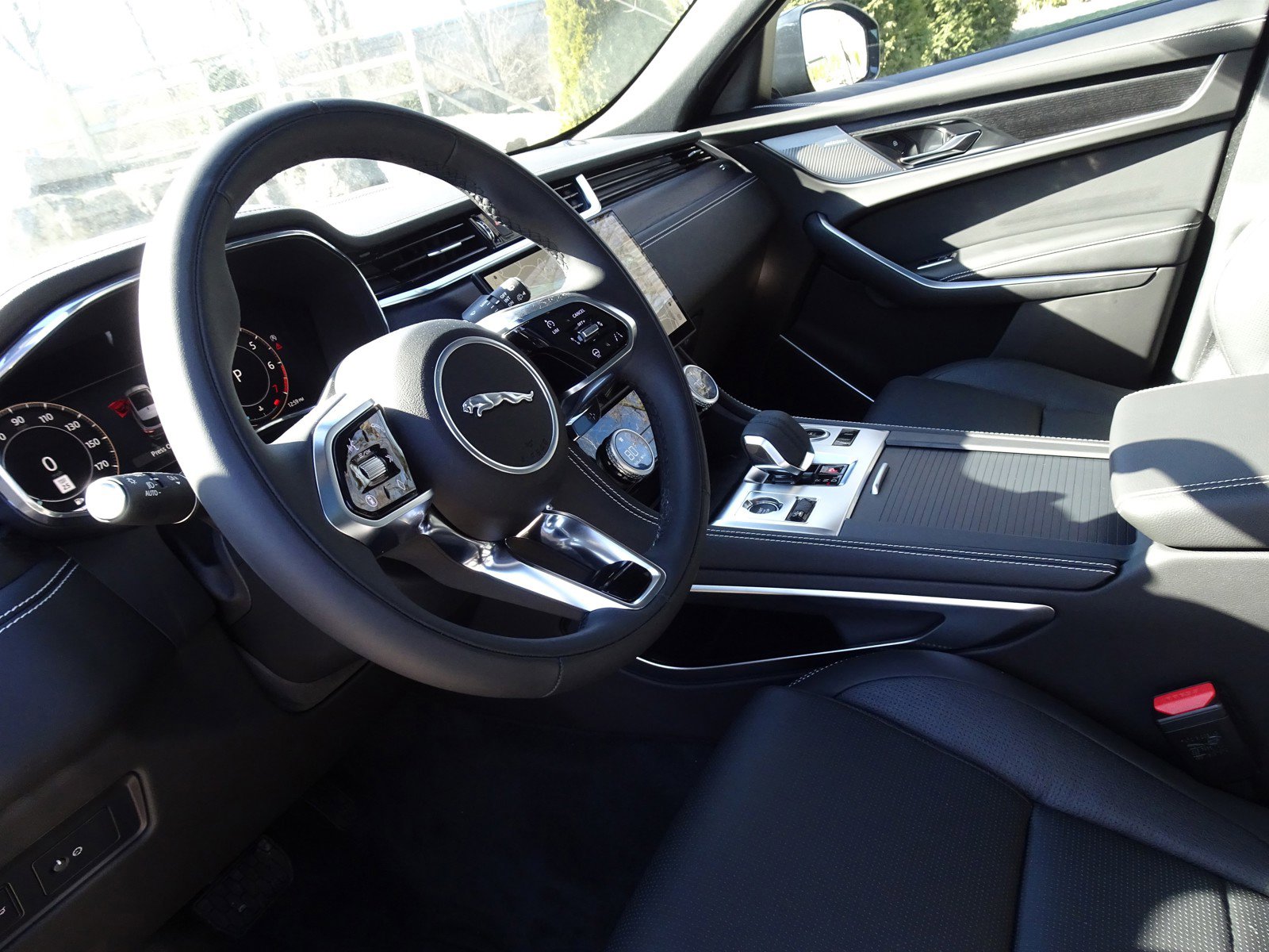 New 2025 Jaguar F-PACE R-Dynamic S image 17