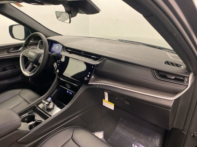 Used 2026 Jeep Grand Cherokee Limited w/ Limited Altitude Package AWD/4WD image 23