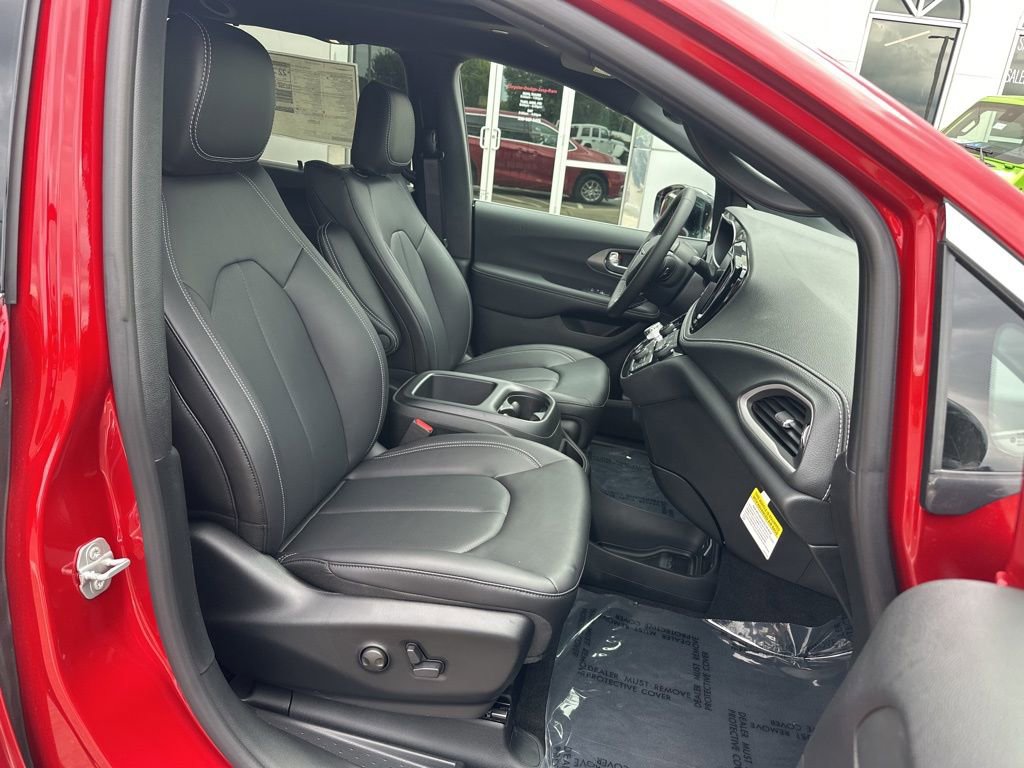 New 2026 Chrysler Pacifica Select FWD image 16