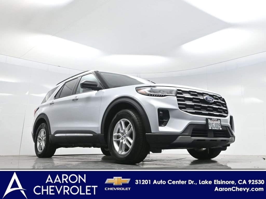 Used 2025 Ford Explorer Active w/ Active Comfort Package image 2