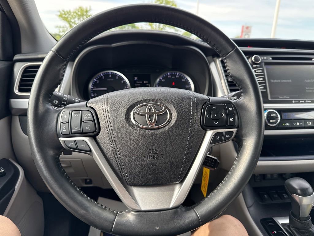 Used 2018 Toyota Highlander Plus AWD/4WD image 11
