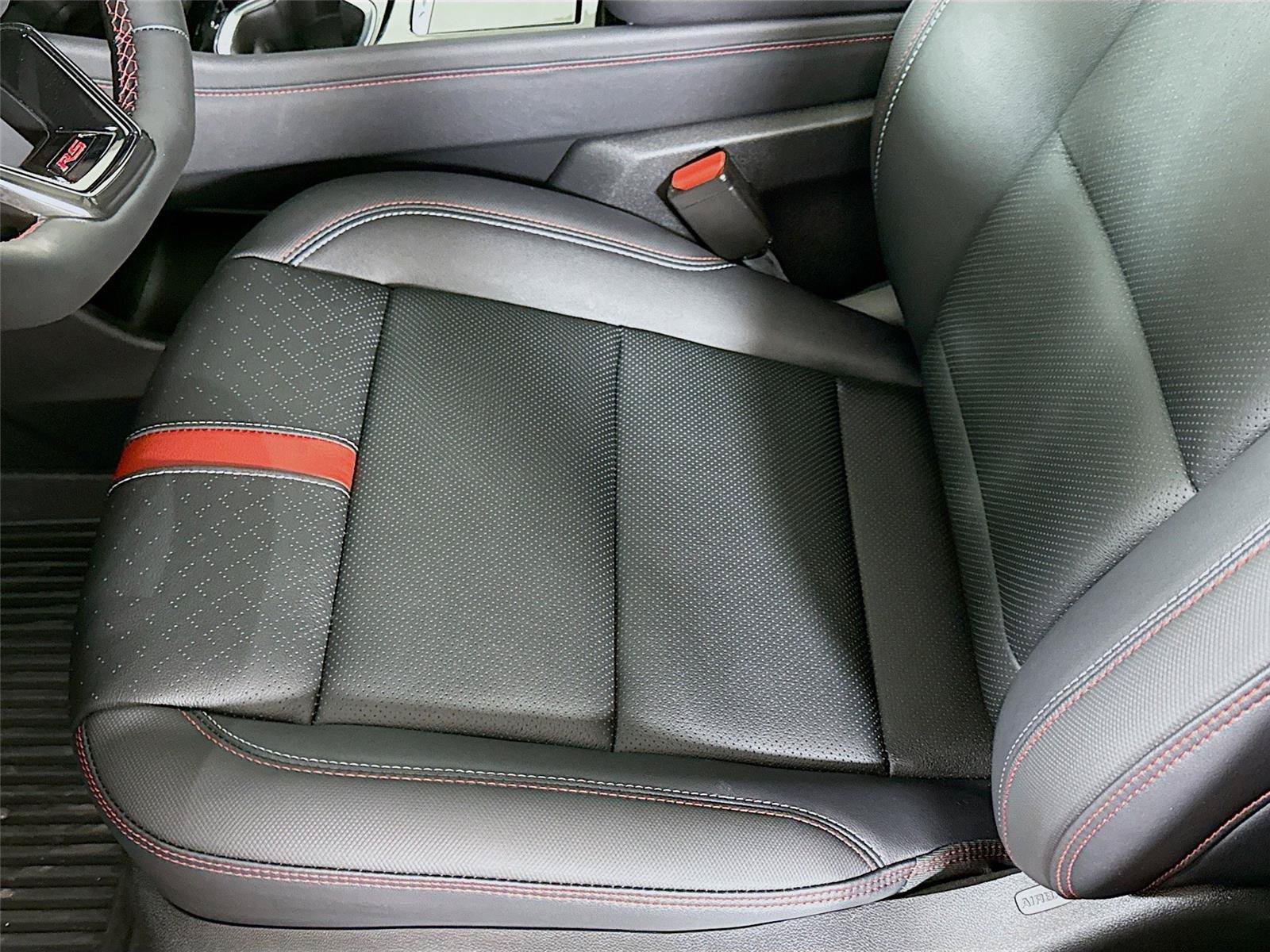 New 2026 Chevrolet Traverse RS w/ LPO, Floor Liner Package AWD/4WD image 14