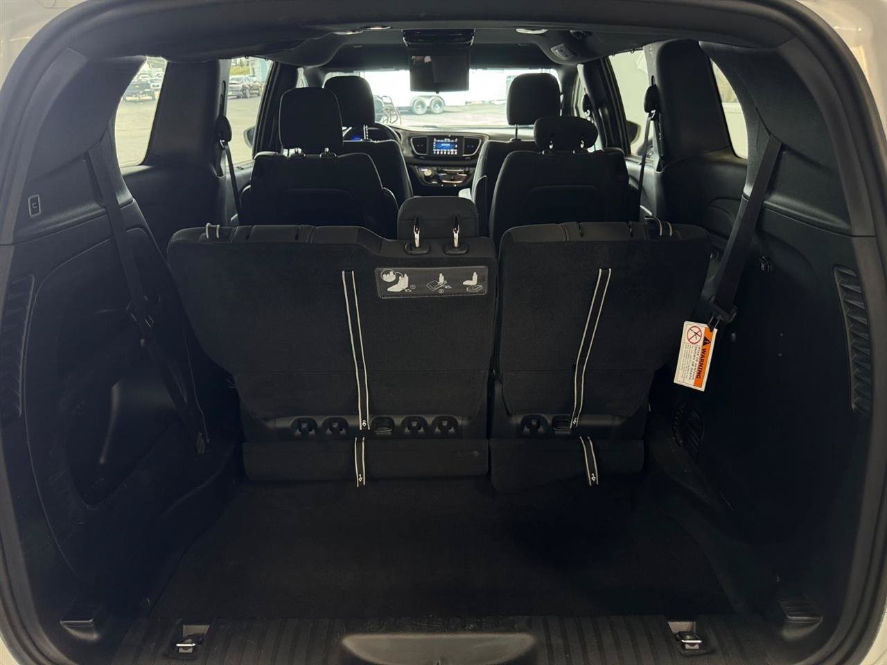 Used 2018 Chrysler Pacifica Touring Plus w/ S Appearance Package FWD image 33
