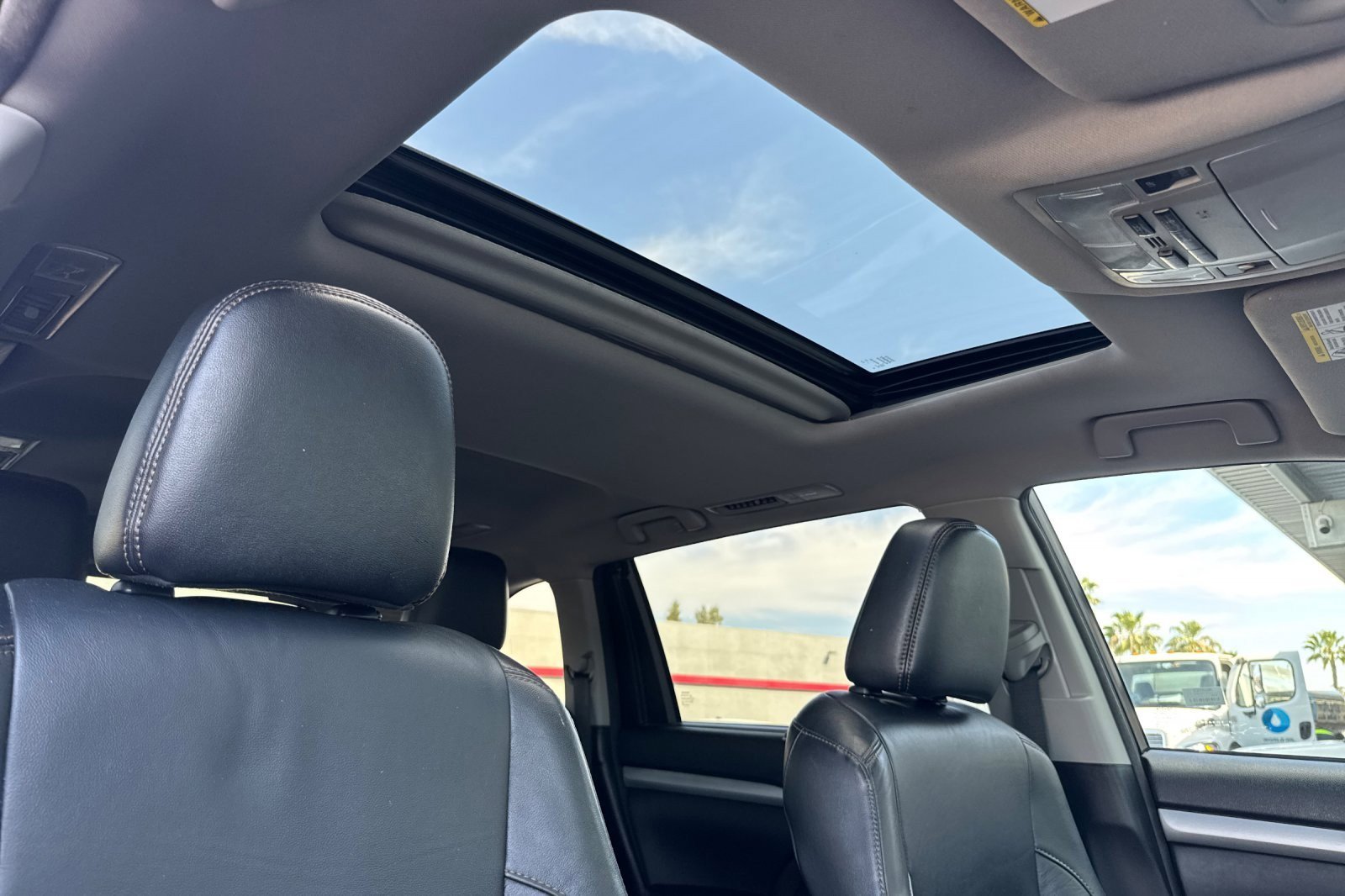 Certified 2018 Toyota Highlander XLE w/ Carpet Mat Package (TMS) image 17