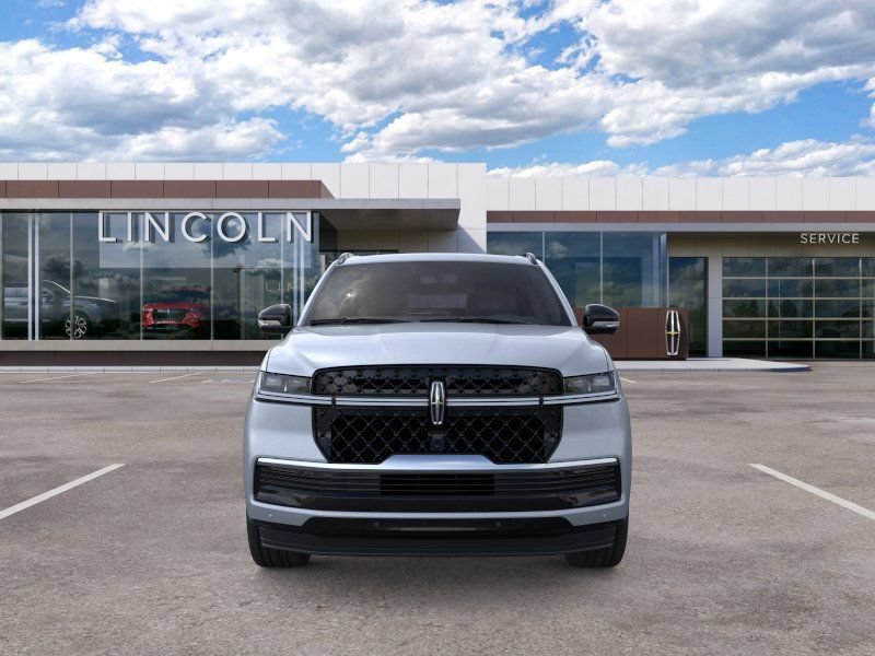 New 2026 Lincoln Navigator Reserve w/ Jet Appearance Package AWD/4WD image 6