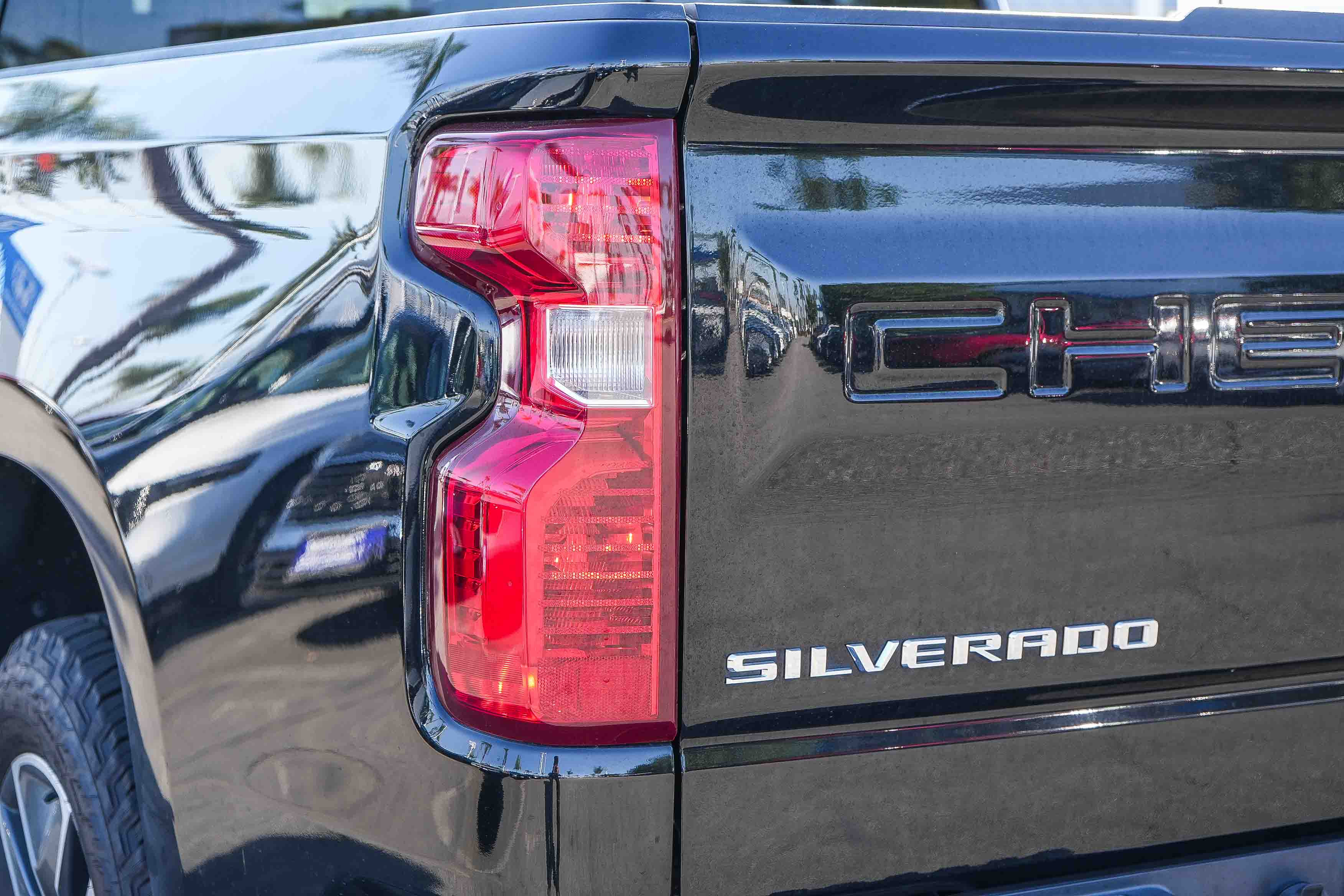 Used 2022 Chevrolet Silverado 1500 LT AWD/4WD image 11