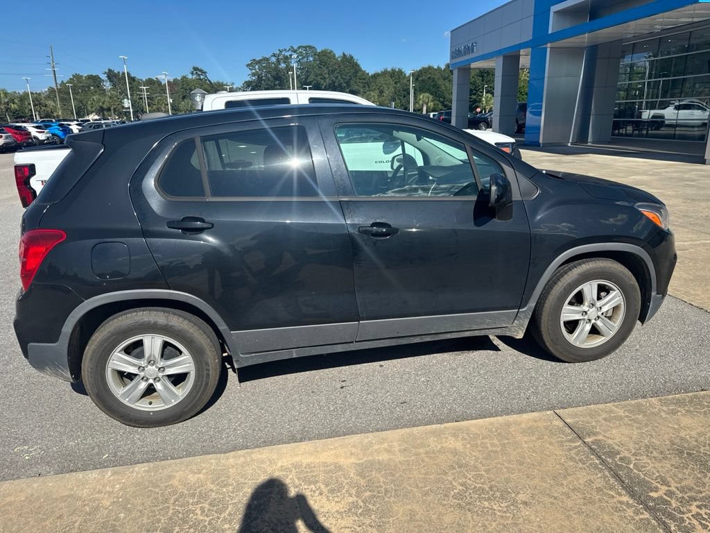Used 2020 Chevrolet Trax LS w/ Tint and Cruise Package FWD image 4