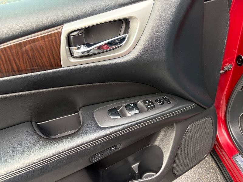 Used 2014 Nissan Pathfinder Platinum w/ Platinum Premium Package FWD image 25
