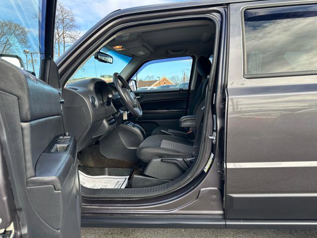 Used 2015 Jeep Patriot Latitude image 10