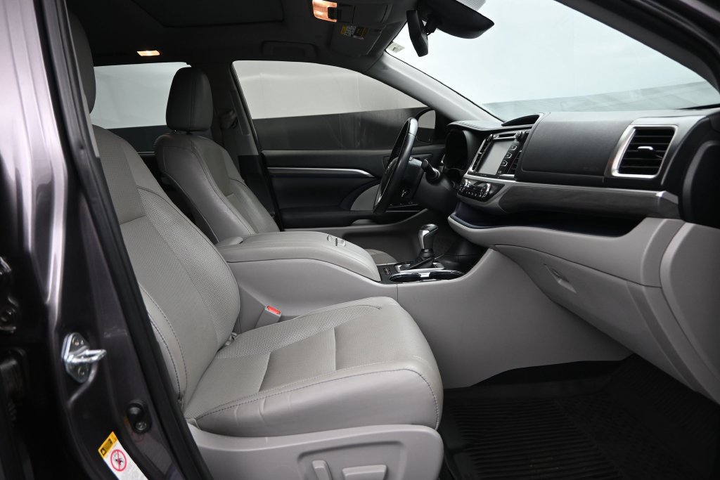Used 2019 Toyota Highlander Limited AWD/4WD image 12
