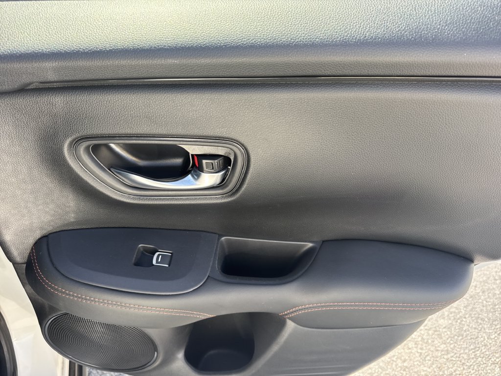 Used 2025 Honda HR-V Sport image 16