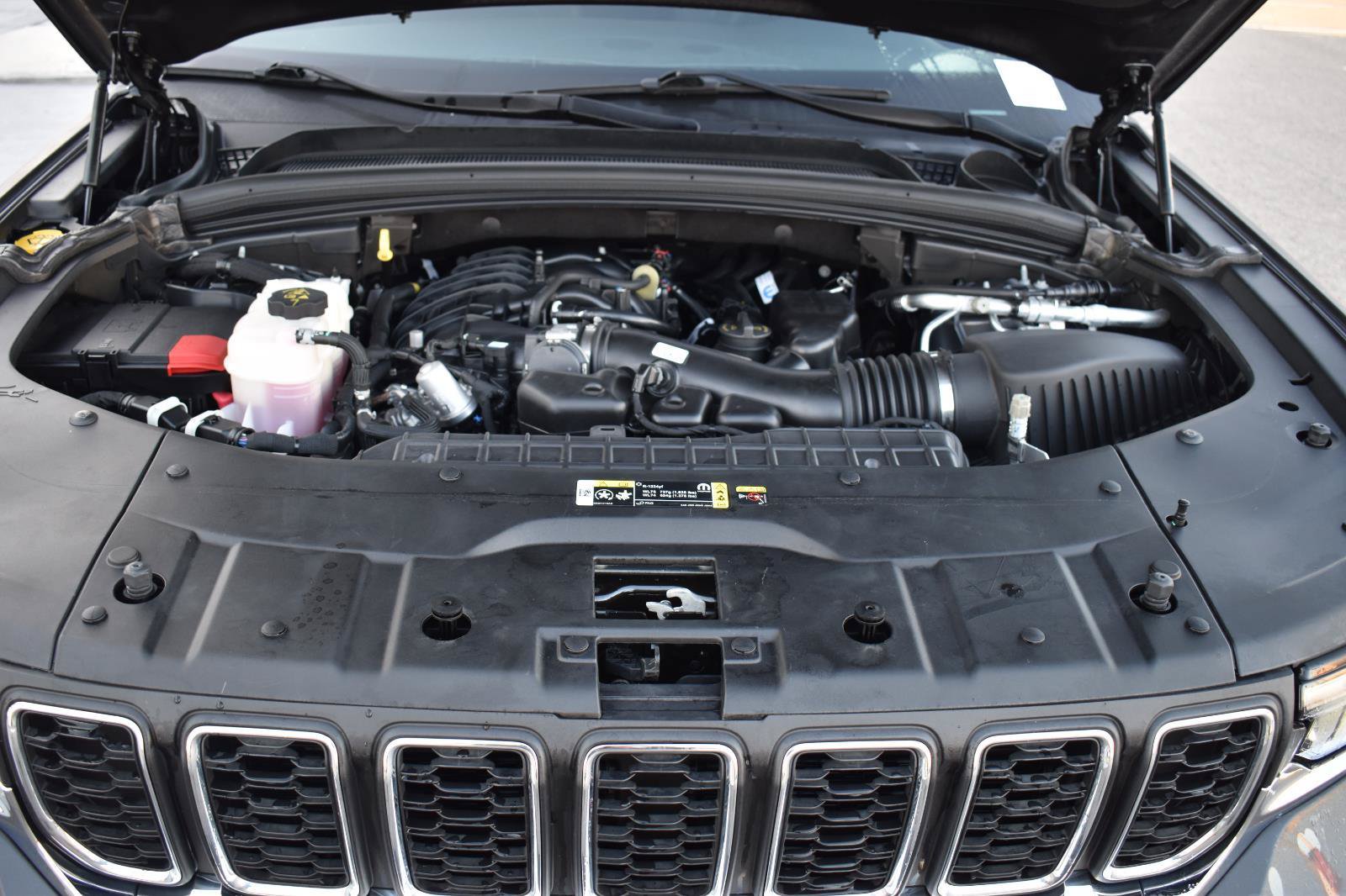 Used 2024 Jeep Grand Cherokee Laredo w/ Trailer Tow Package RWD image 19