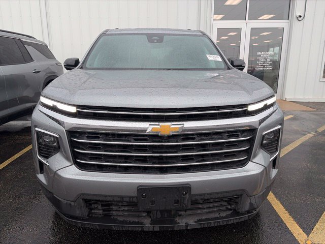 Used 2026 Chevrolet Traverse LT w/ Driver Confidence Package AWD/4WD image 2