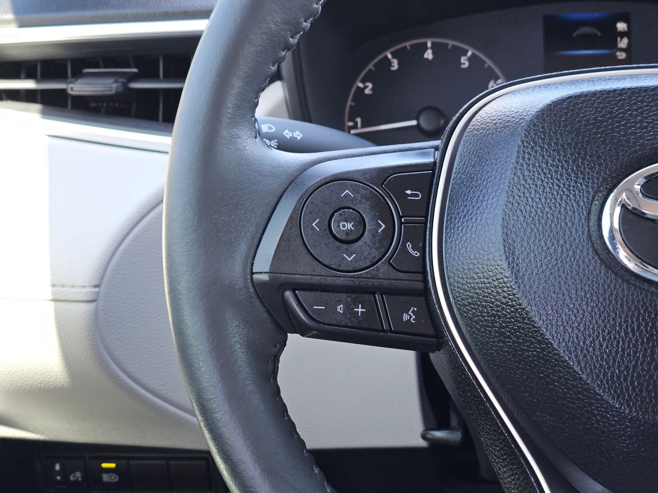 Used 2024 Toyota Corolla Cross LE image 21