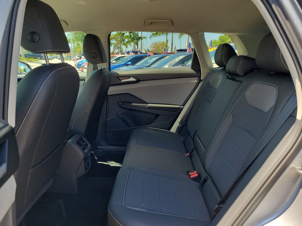 Used 2023 Volkswagen Taos SE FWD image 5