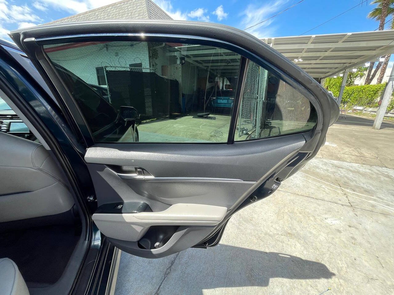 Used 2019 Toyota Camry SE w/ Convenience Package FWD image 17
