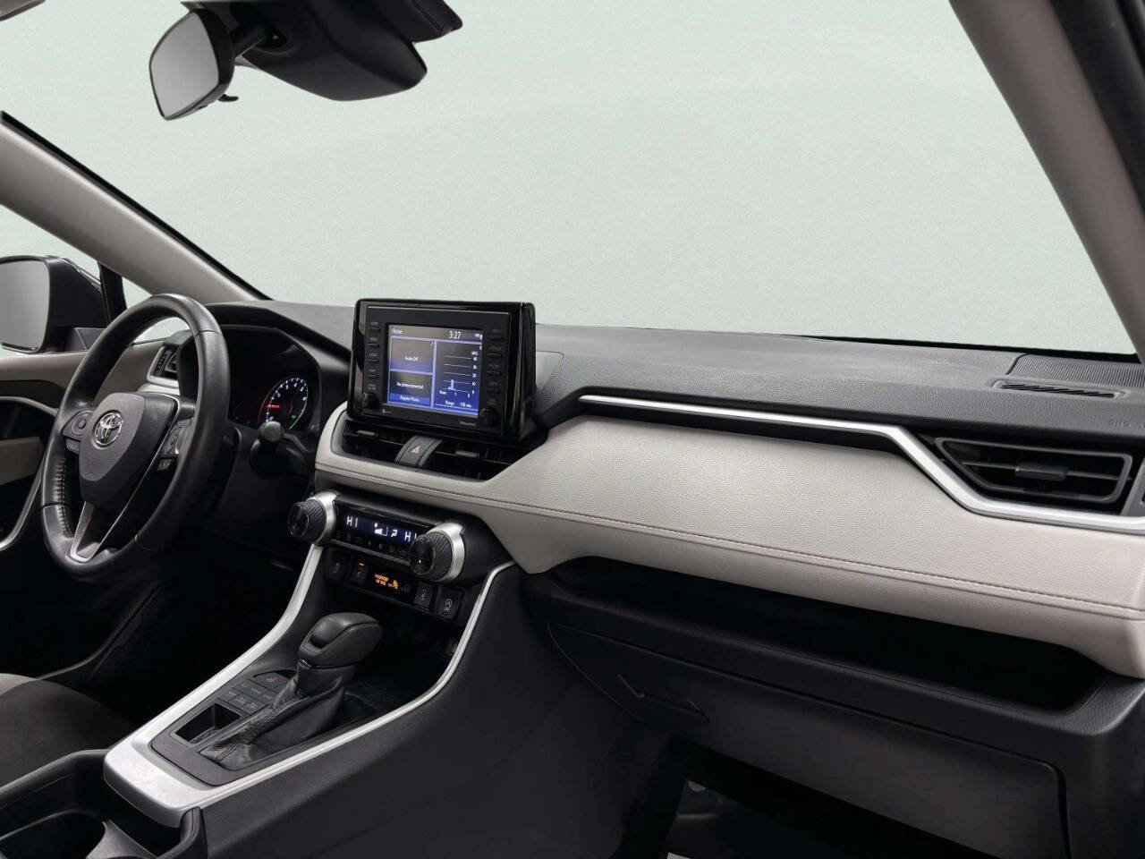 Used 2021 Toyota RAV4 XLE image 20