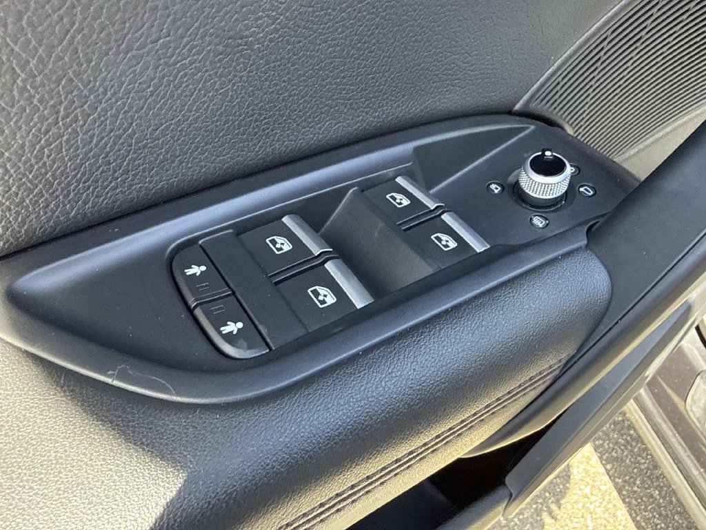 Used 2020 Audi Q5 e Premium Plus w/ Premium Plus Package AWD/4WD image 21