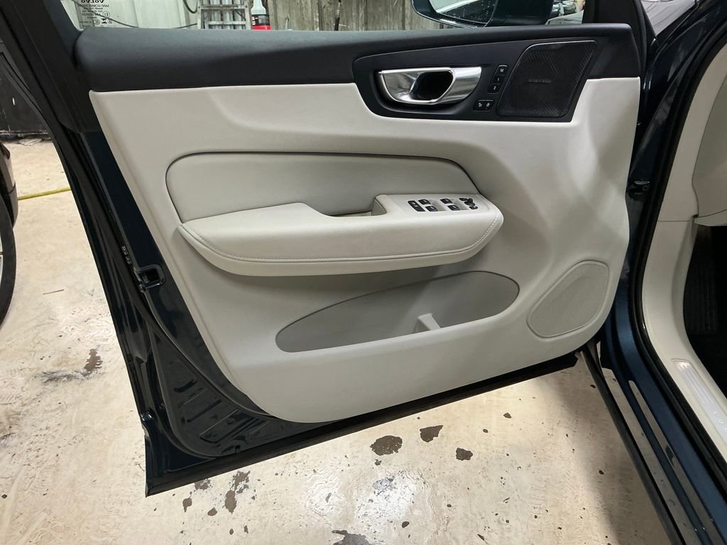 Used 2023 Volvo XC60 B5 Plus w/ Climate Package image 15