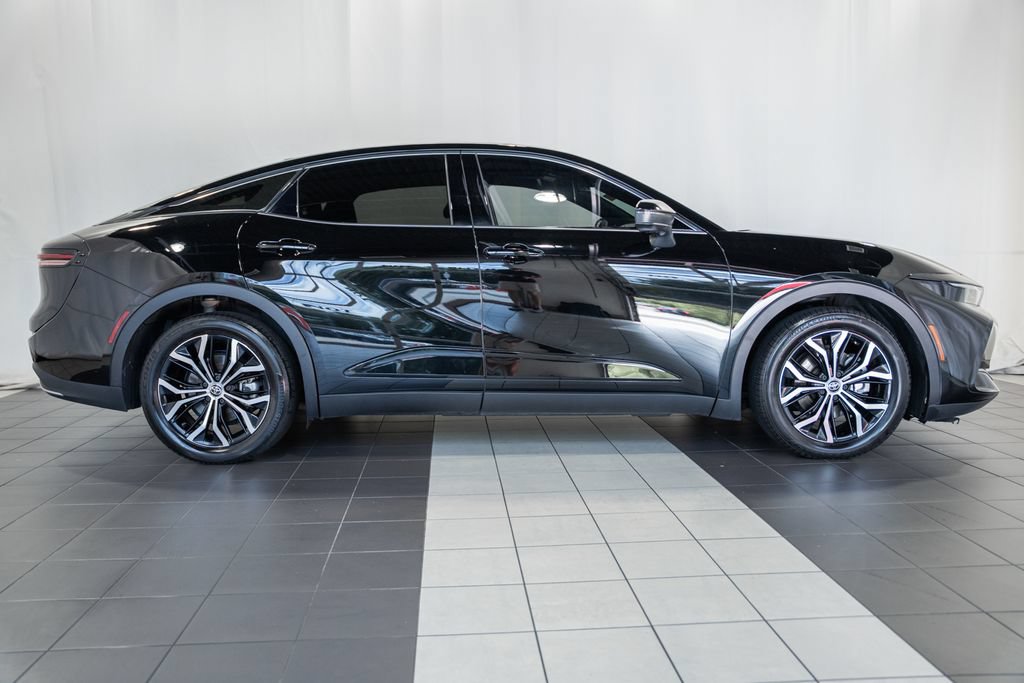 Used 2023 Toyota Crown AWD/4WD image 3