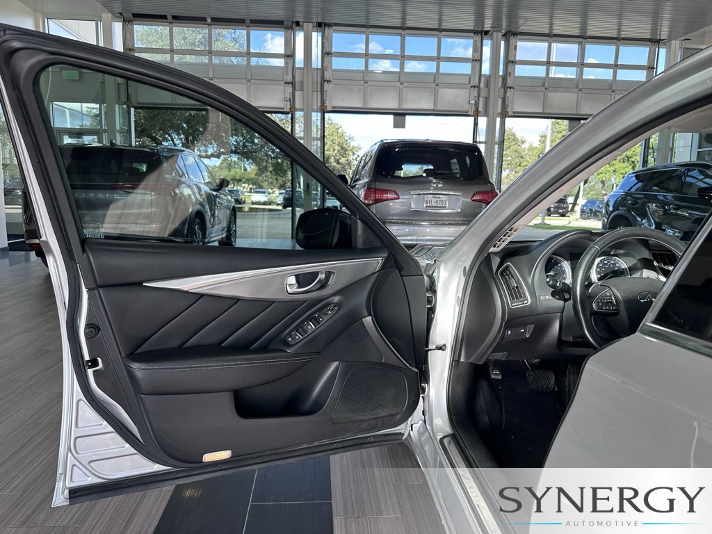 Used 2017 INFINITI Q50 Signature Edition w/ Cargo Package (L95) RWD image 23