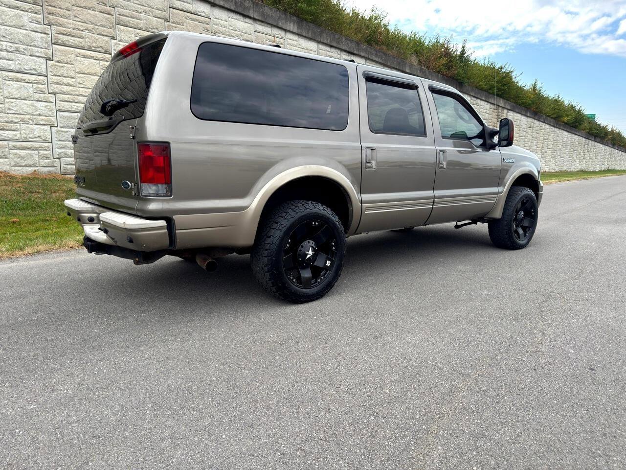 Used 2005 Ford Excursion Eddie Bauer AWD/4WD image 4
