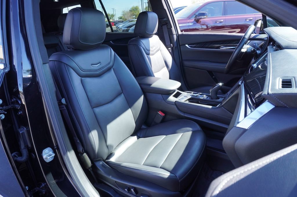 Used 2024 Cadillac XT6 Premium Luxury image 13