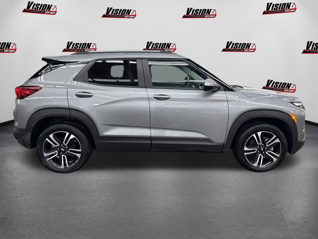 Used 2025 Chevrolet TrailBlazer LT w/ Convenience Package image 4