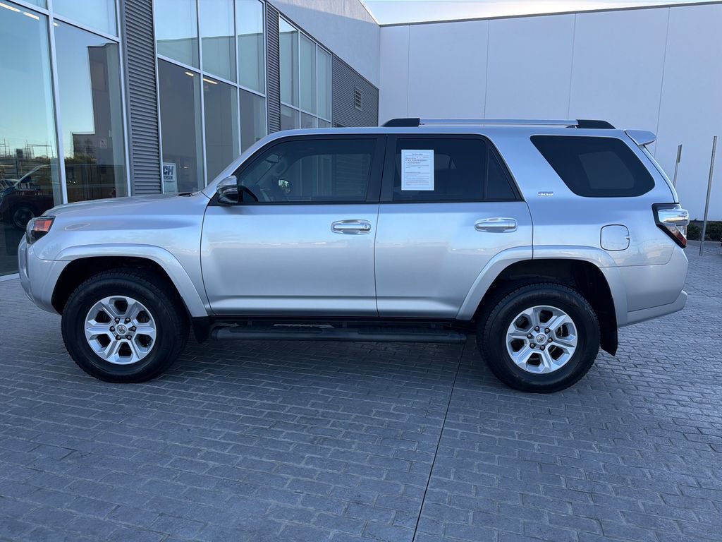 Used 2019 Toyota 4Runner SR5 Premium AWD/4WD image 2